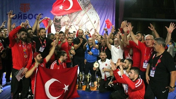 İşitme Engelli Milli Güreşçiler Dünya Şampiyonu! 
