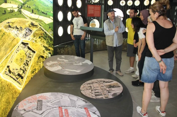 Kayseri- Sivas Yolu Üzerindeki Kültepe'ye Ziyaretçi Akını 