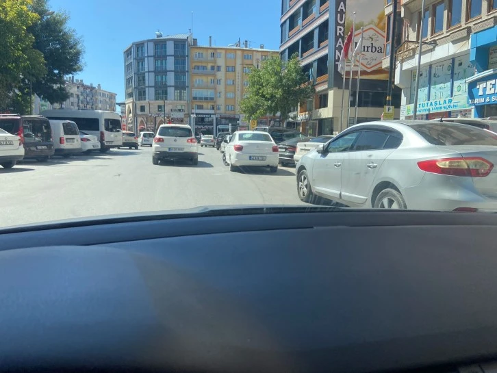 Sivaslı Sürücüler Canından Bezdi!