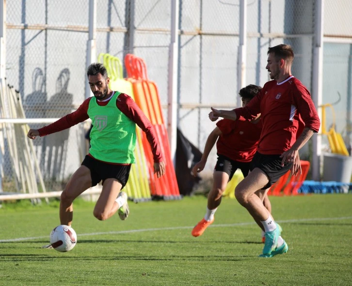 Servet Çetin'den Futbolculara Sert  Uyarı! 
