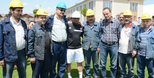 Tüdemsaş İşçileri Carlos´a Teşekkür Etti