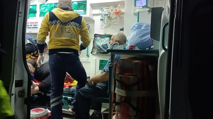 Sivas'ta Yolcu Otobüsü ile Otomobil Çarpıştı 