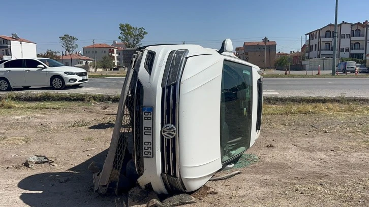 Kontrolden Çıkan Cip Yan Yattı