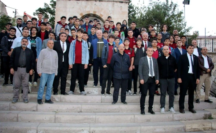 Sivaslı Gençler Namazda Buluştu