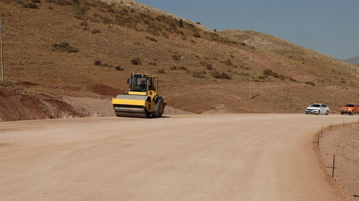 Sivas'ta O Yolda Çalışmalar Devam Ediyor 
