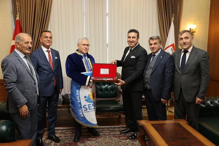 Vali Şimşek’e Onur Ödülü
