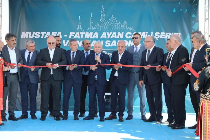 Sivas'ta  Hayırsever Kardeşlerin Yaptırdığı Cami İbadete Açıldı