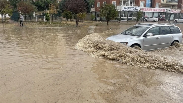 Yurtta Sağanak Yağış Etkili Olmaya Başladı 