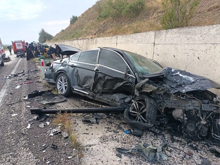 Otomobille Hafif Ticarinin Feci Kazası 