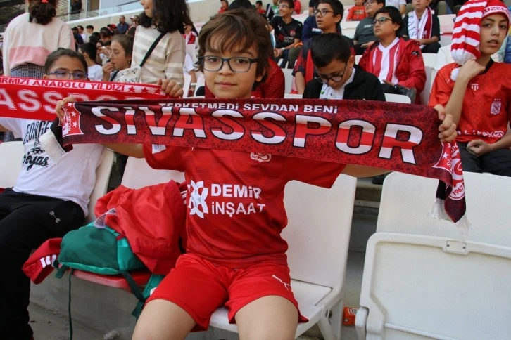 Minik Yiğidolar Sivasspor'a Sahip Çıktı