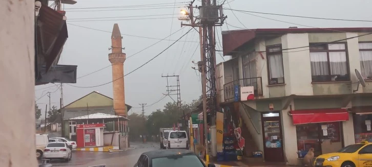 Sivas'ta Minareye Yıldırım Düştü