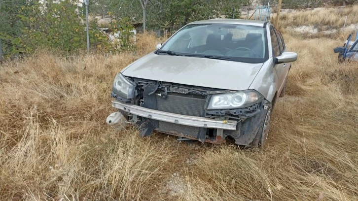 Sivas'ta Direksiyon Hakimiyetini Kaybeden Araç Yoldan Çıktı 