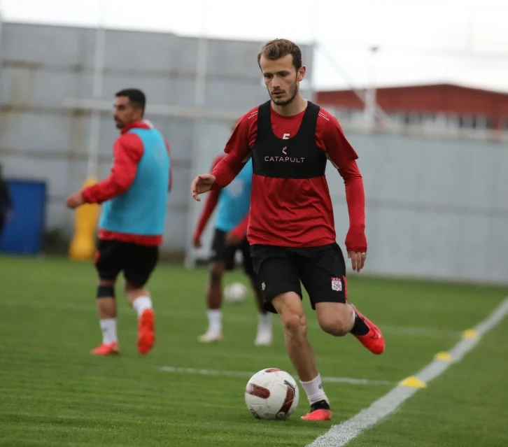 Servet Çetin Futbolcuları Uyardı:  “TOPARLANIN”
