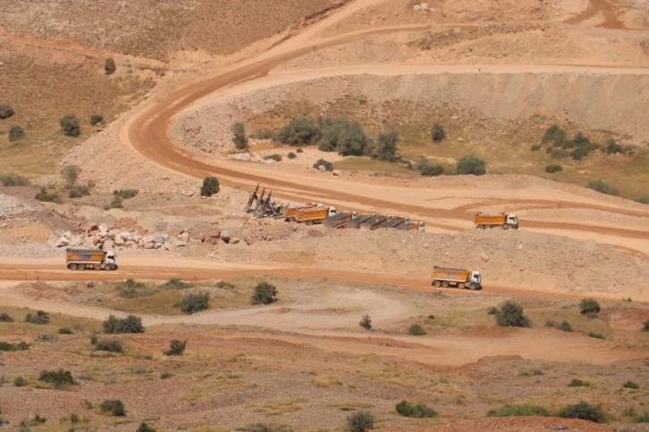 Sivaslı Çevreciler Doğa Kıyımına Başkaldırdı 