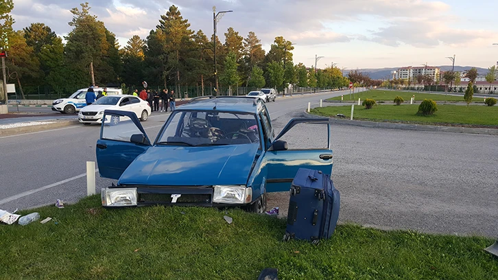 Sivas’ta İki Otomobil Çarpıştı: 5 Yaralı