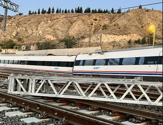 Sivaslı Başkandan Sert Tepki; 'Hattı Kapatın' 