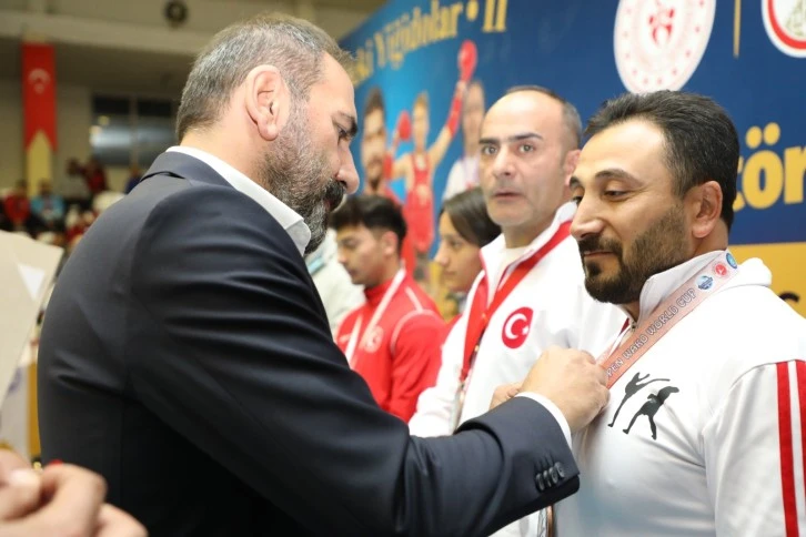 'Zirvedeki Yiğidolar' Ödüllerini Aldı 