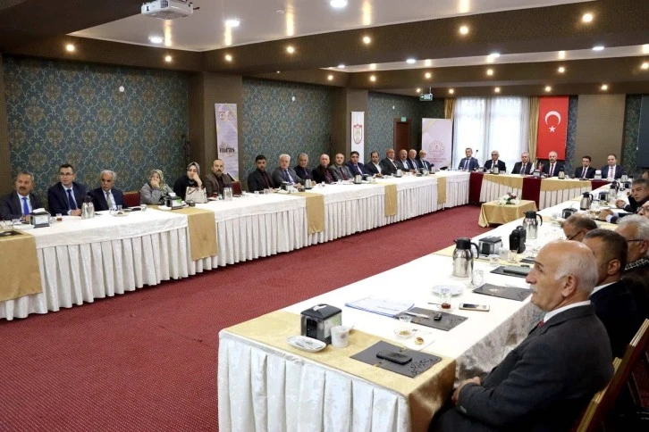 Necati Yener Müdürlere Seslendi; 'Hedefimiz Bilgili Nesil Yetiştirmek' 