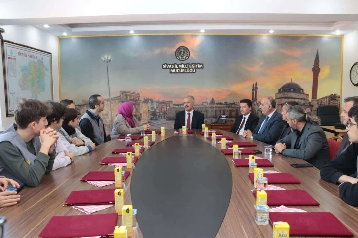 İstanbullu Öğrenciler Yener'i Ziyaret Etti 