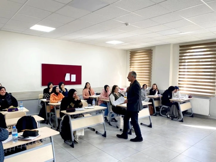 Yener, Kursları Ziyaret Etti 