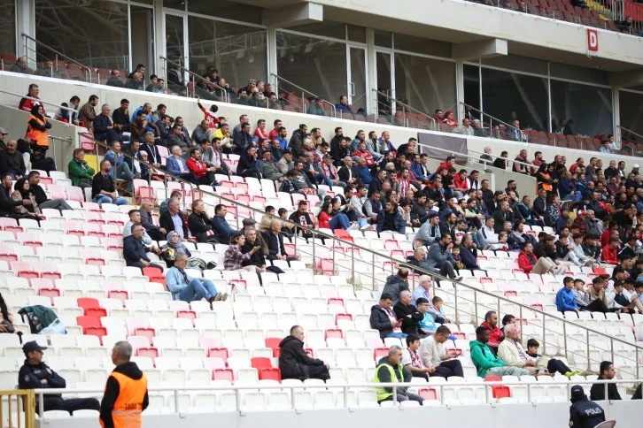 Sivassporlu Taraftarlar Israrla Stadyuma Gelmiyor