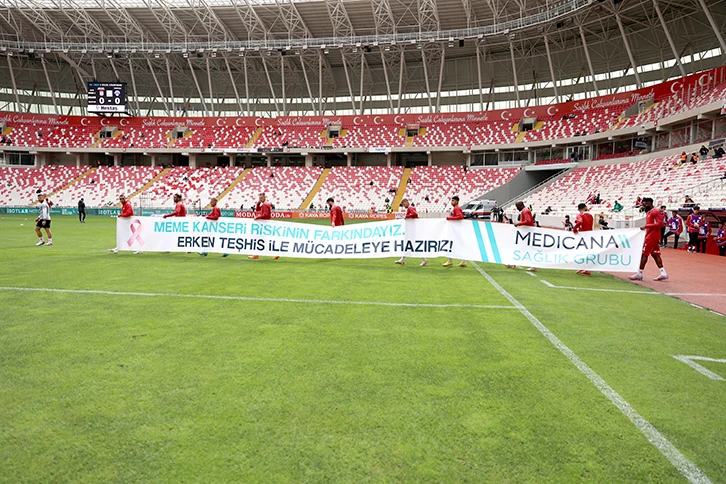 Sivassporlu Futbolcular Meme Kanserine Dikkat Çekti!