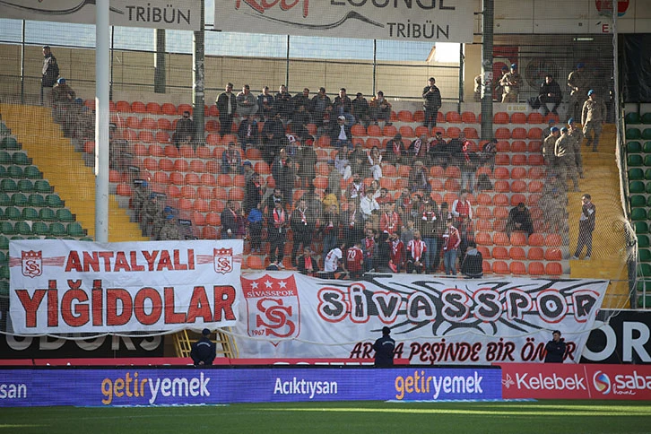 Deplasman Tribünü 130 TL