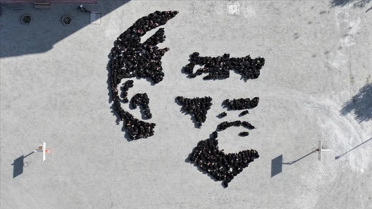 400 Öğrenci Atatürk Silüeti Oluşturdu 