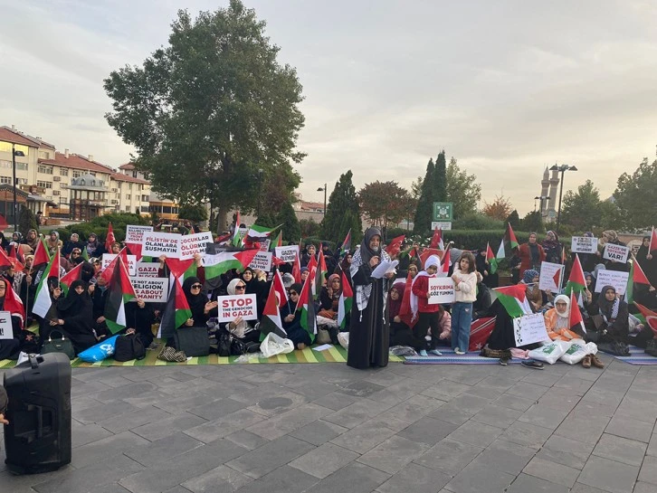 Sivaslı Kadınlardan Oturma Eylemi