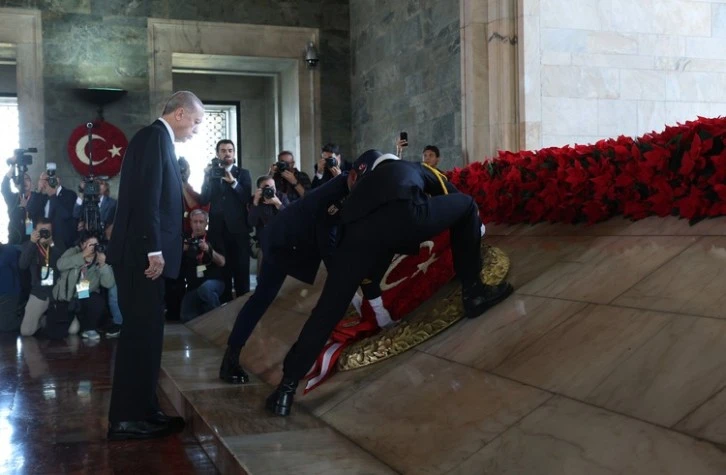 Cumhurbaşkanı Erdoğan Anıtkabir'de 