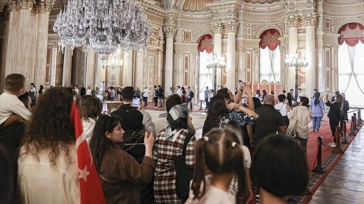 Dolmabahçe'de Ziyaretçi Akını 