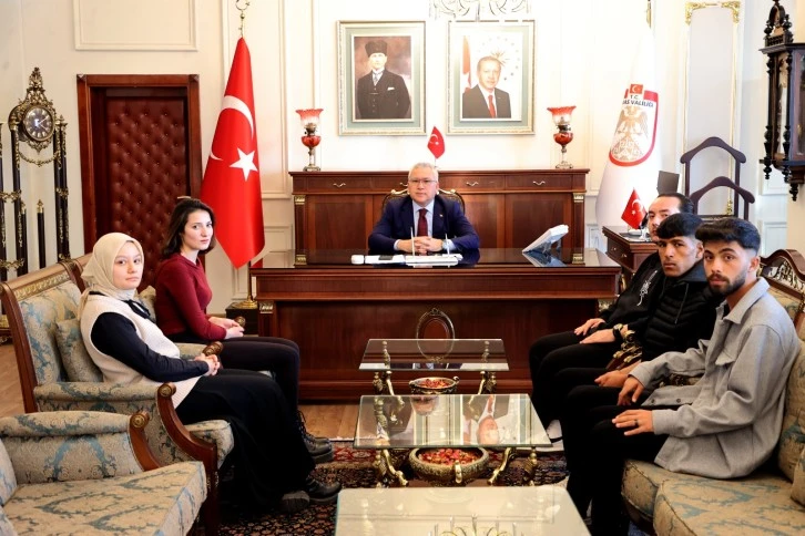 Sivas Valisi’nden KYK Yetkililerine ‘Asansör’ Ayarı! 