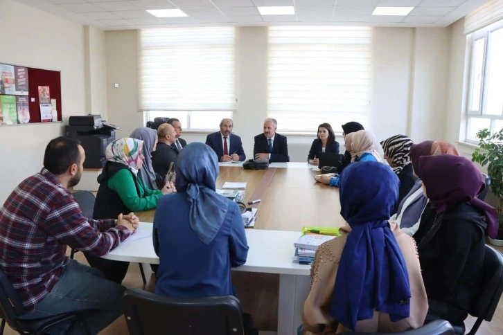 Necati Yener'den Öğretmenlere Uyarı; 'Çocuklarımızı Sevgiyle Kuşatalım'