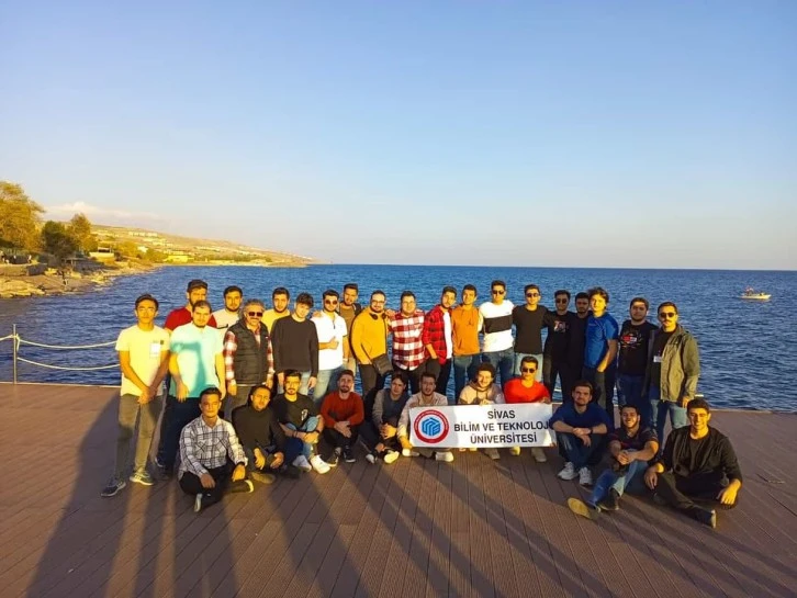 SBTÜ Öğrencileri Kampa Katıldı