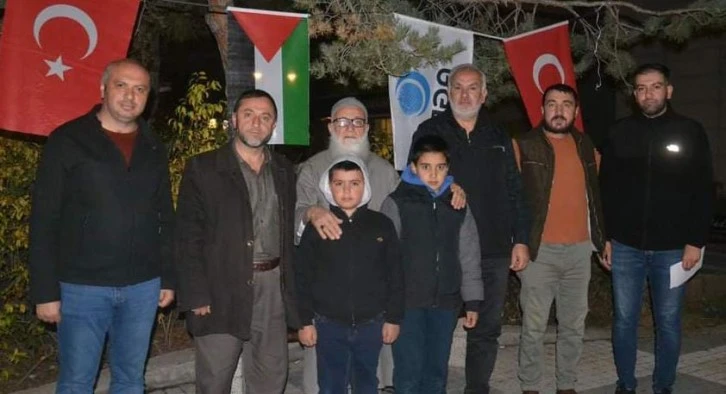 Filistin için 28 Gündür Nöbet Tutuyor 