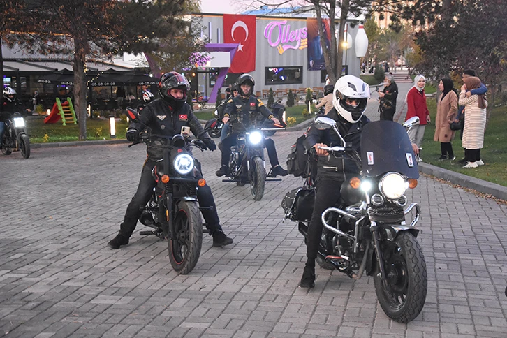 Sivaslı Motor Sürücüleri Anlayış Bekliyor 
