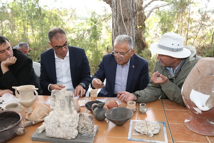 Geçmişi 7 Bin Yıla Kadar Uzanan Heykel Ve Kaplar Çıkarıldı