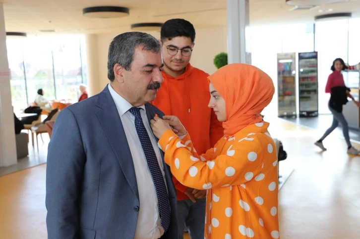 Lösemili Çocuklar için Turuncu Giydiler