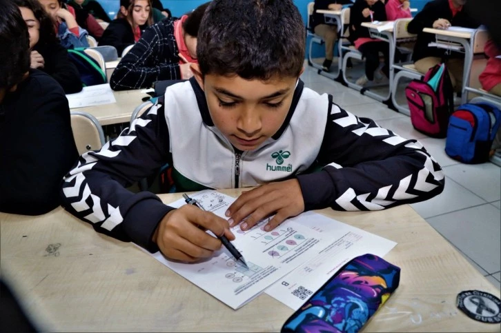 Sivaslı Öğrenciler Ortak Sınavda Ter Döktü
