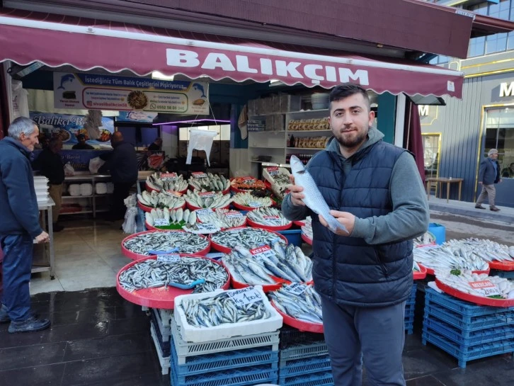 Sivaslı Balıkçıların 'Kefal' Yoğunluğu 