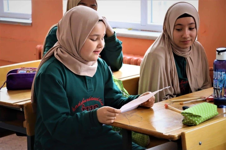 Öğrencilere  Başarılar Diledi