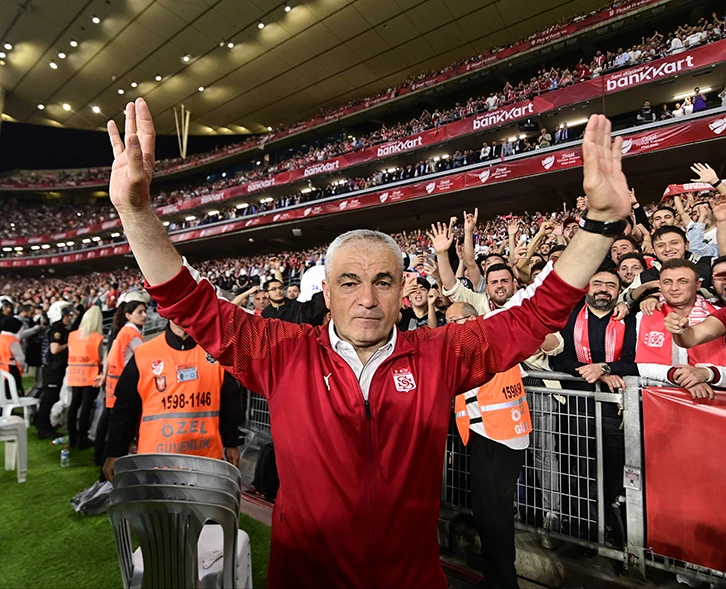 Rıza Çalımbay Beşiktaş’a Gidiyor!