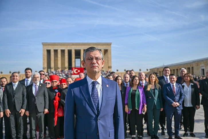 Özgür Özel Anıtkabir'de Özel Defteri İmzaladı 