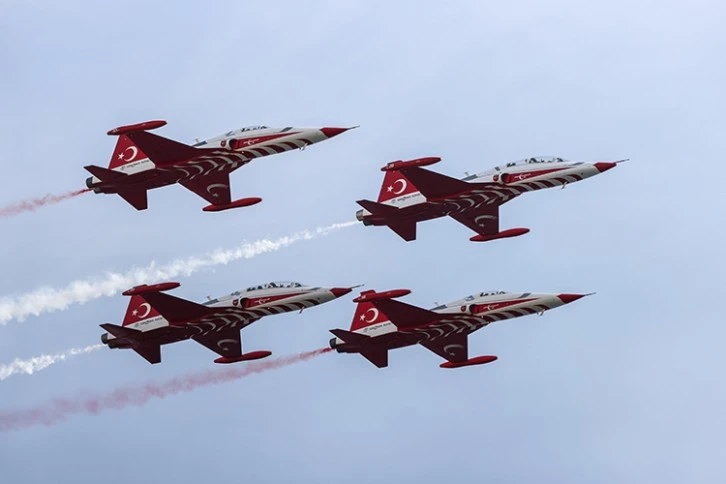 Türk Yıldızları Gösteri Uçuşu Yaptı