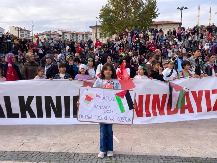 Minik Eylemciler Gazze İçin Yürüdü: 'ISRAEL İS A TERRORİST'