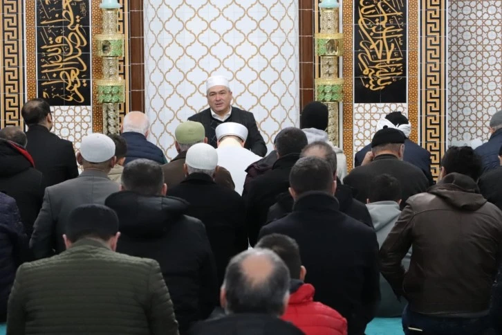 İl Müftüsü Sabah Namazında Gençlerle Bir Araya Geldi 
