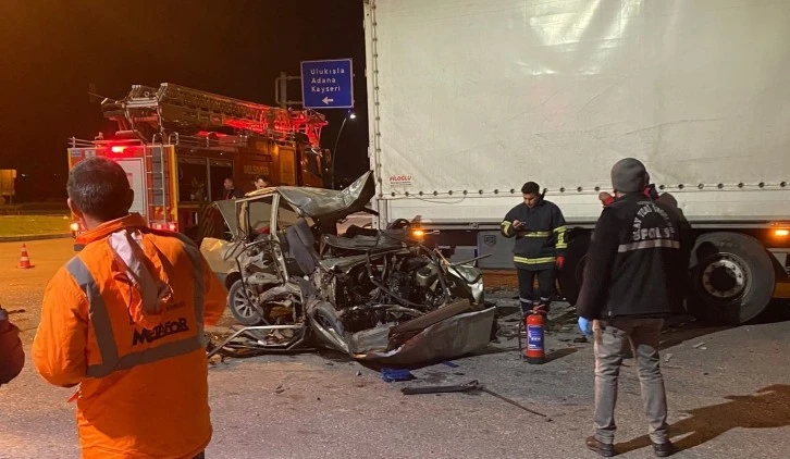 Otomobil Tıra Çarptı,1 Kişi Öldü 