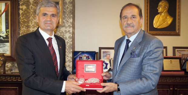 Akpınar Vedaya Başladı