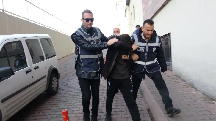 7 Aracın Lastiğini Patlattı, Savunması Pes Dedirtti 