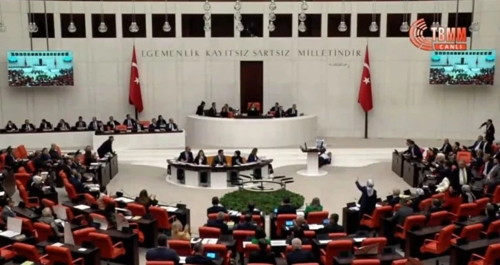 Meclis Kürsüsünde Fenalaştı! 